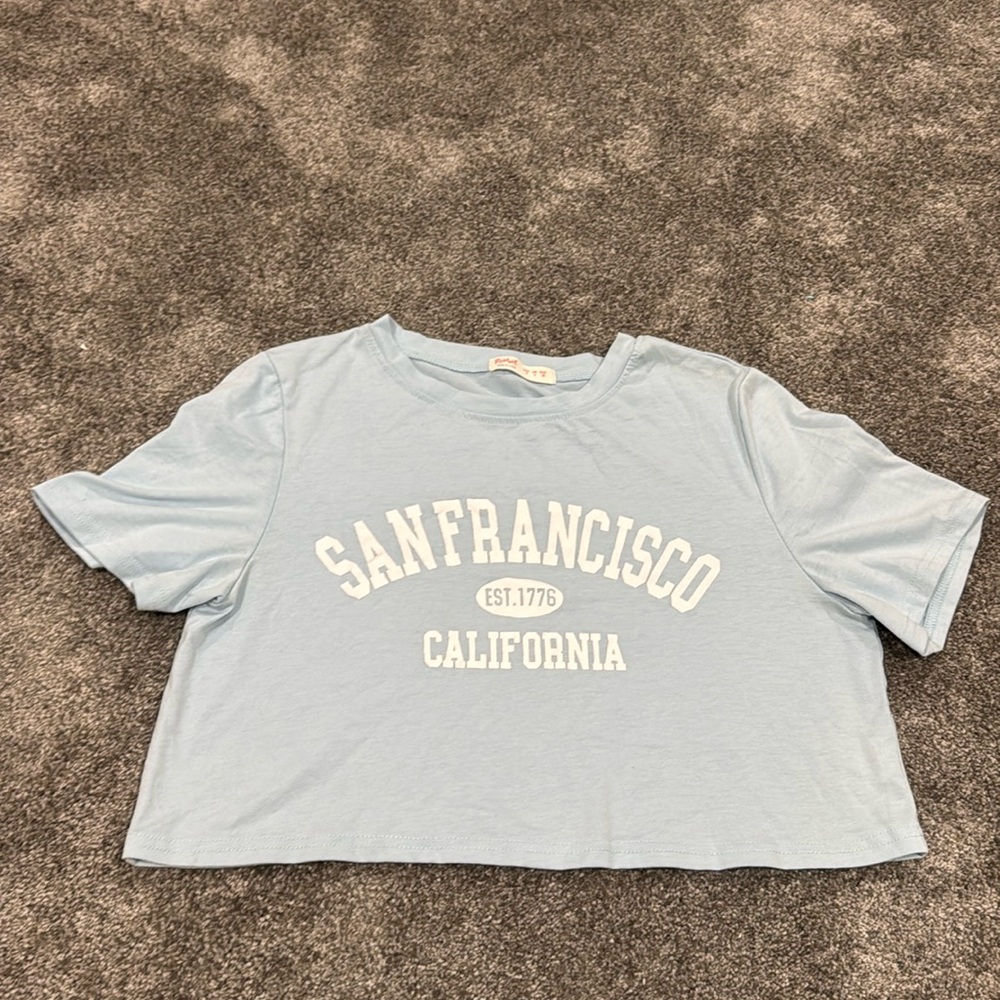 ROMWE- Women’s San Francisco Graphic Cropped Tee
Women’s size Small